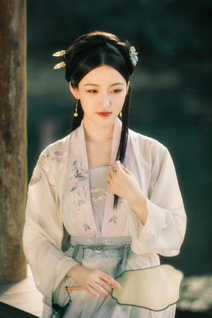 不扣钮的女孩在线观看